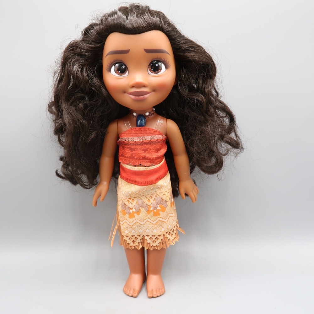 Disney Princess 13" Moana Doll Talks and Sings Light up Necklace Animators